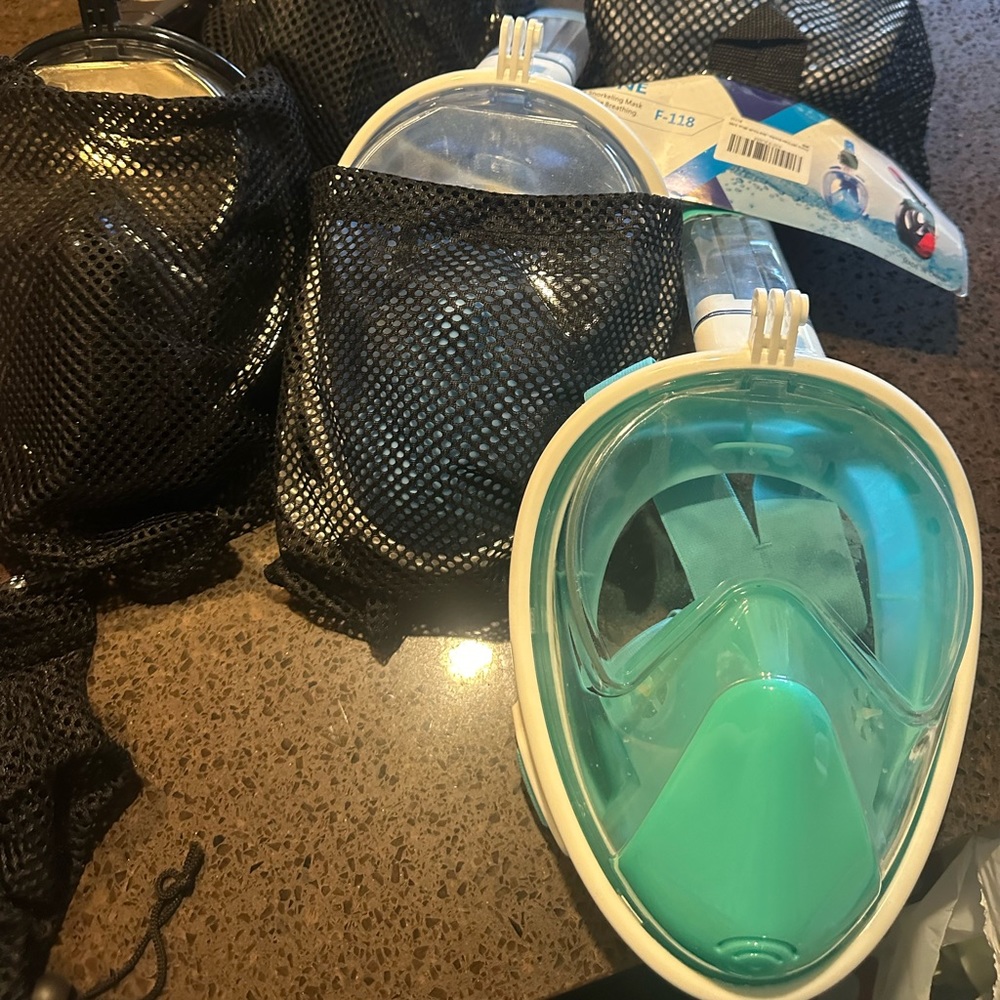 Snorkeling goggles! Used once in Cayman Islands! They’re great!